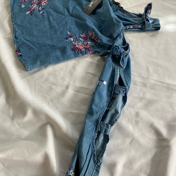 Romeo + Juliet | Chambray Embroidered Top With Shoulder Ties - Picture 6 of 12